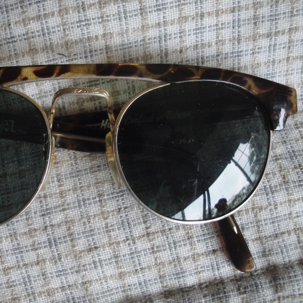 Eyez with Green/blue plastic lens.